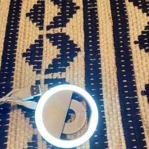 Cell phone selfie light